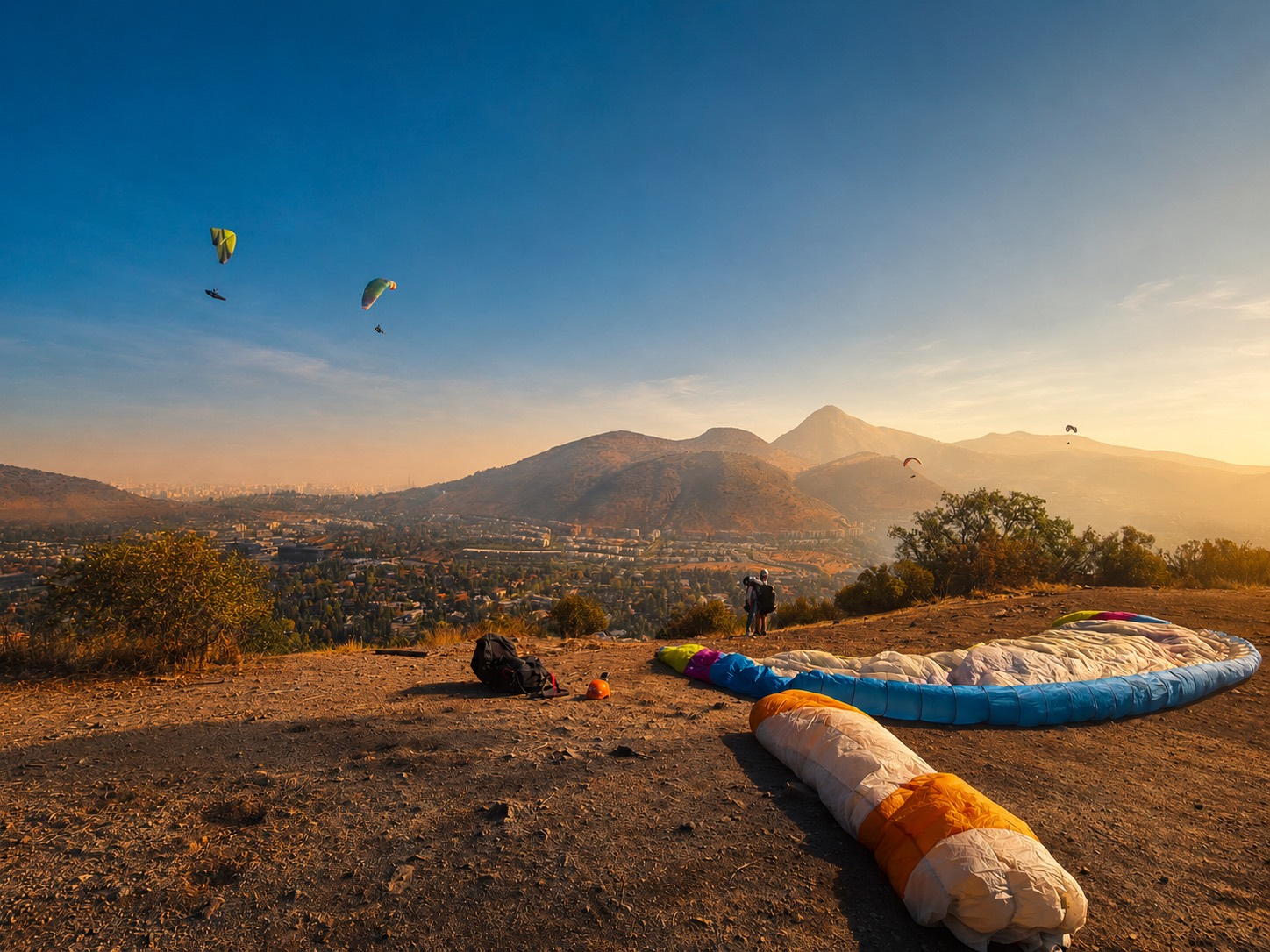 Parapentes despegando desde Cerro del Medio sobre La Dehesa